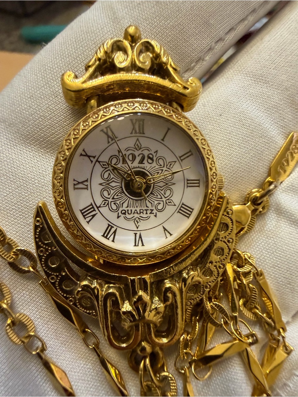 Vintage 1928 Jewelry Co Gold-Tone Swivel Pendant Watch Necklace 32’ Ladies - Picture 2 of 15